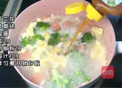 Illustration of how to make broccoli, ham and egg soup 5