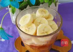 Illustration of how to make banana, apple and coconut juice 4