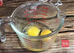 Illustration of how to make radish and egg noodle soup 3