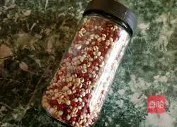 Illustration of how to make red bean and barley water 1