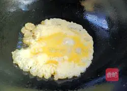 Illustration of how to make loofah and egg noodle soup 4 