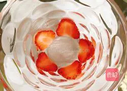 Pink Strawberry Milkshake Recipe Illustration 2