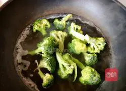 Illustration of how to make cold broccoli 2