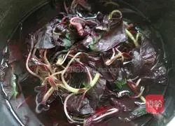 Illustration of how to make purple buns 2