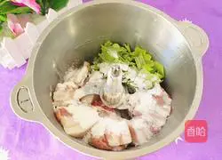 Illustration of how to make water spinach and dumpling soup 3