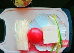 Illustration of how to make tomato sauce and tofu soup 1