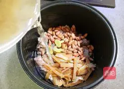 Illustration of how to make dried squid and peanut ribs soup 6