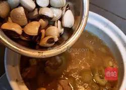 Illustration of how to make casserole white clams, bitter melon and pork ribs soup 7