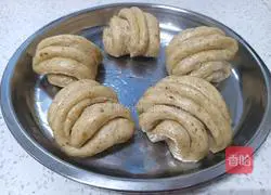 Illustration of how to make red date flower roll steamed buns 16