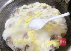 Illustration of how to make egg and mushroom soup 13