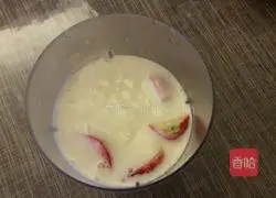 Strawberry Illustration of how to make milkshake 5