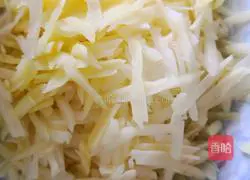 Illustration of how to make potato and carrot shredded burritos 3