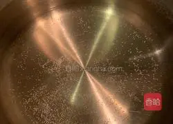 Illustration of how to make big stick bone and bamboo shoot soup 3