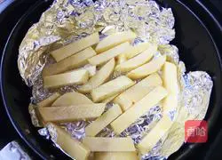 Illustration of how to make snacks with reduced oil version of French fries 6