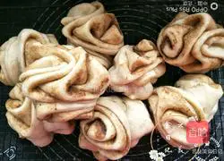 Illustration of how to make sesame sauce and salt and pepper rolls 13