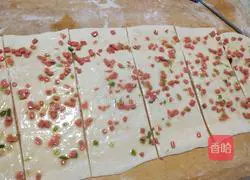 Illustration of how to make scallion and ham rolls 16