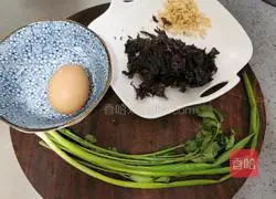 Illustration of how to make shrimp skin seaweed and egg drop soup 1