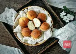 Illustration of how to make baked egg-flavored steamed buns 12