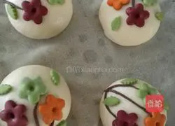 Illustration of how to make flower buns 10
