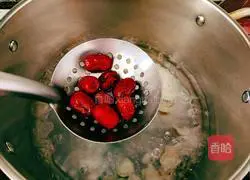 Pumpkin, red date and lily soup recipe 8