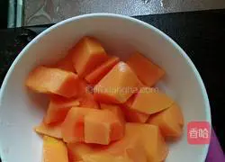 Illustration of how to make bird's nest stewed with red dates and papaya 2