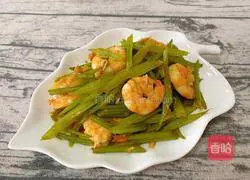 Illustration of how to make fried celery with shrimps 12