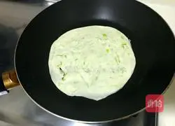 Illustration of how to make dumpling skin green onion cake 7