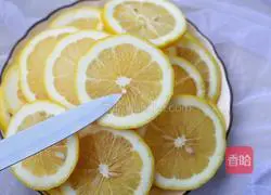 Illustration of how to make lemon ointment for relieving cough and reducing phlegm 4