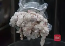 Illustration of how to make fresh meat dumplings 2