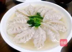 Illustration of how to make Jade Willow Leaf Dumplings for New Year's Eve Dinner 6