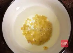 Illustration of how to make Lily, Longan and Tremella Soup 2