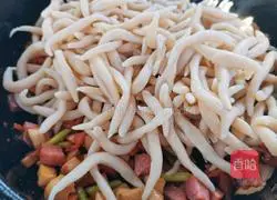 Illustration of how to make fried noodles with fish 6