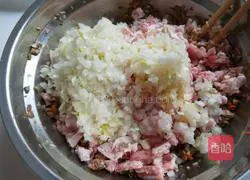 Xinwen Gourmet Pork and White Mushroom Buns Recipe Illustration 7