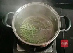 Illustration of how to make pea and pork noodles (baby food supplement) 1