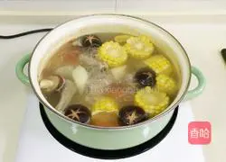Illustration of how to make carrot, corn, yam and pork ribs soup 6