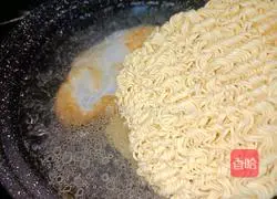 Illustration of making duck egg pickled cabbage instant noodles 4