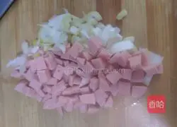 Illustration of three fresh braised cakes 1