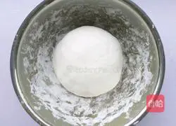 Illustration of how to make crystal leek and egg dumplings 11