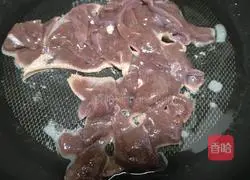 Illustration of how to stir-fry pork liver 2