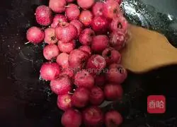 Illustration of how to make snowflake hawthorn balls 5