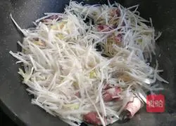 Illustration of how to make radish and ink bucket tofu soup 9