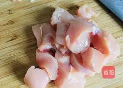 Illustration of making homemade chicken breast balls 2