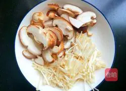 Illustration of how to make shrimp and mushroom soup with tomato sauce 5