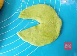 Illustration of how to make corn buns 13