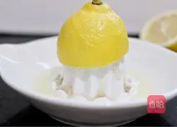 Illustration of how to make black pepper salmon pasta 2