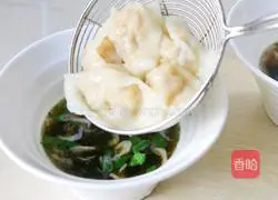 Illustration of how to make sea cucumber and shrimp wontons 18