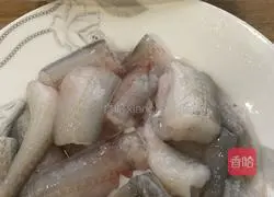 Illustration of how to make dragon head fish tofu soup 3