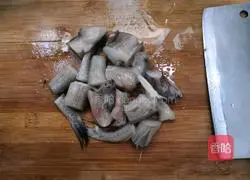 How to make dragon head fish soup Illustration 4