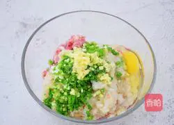 Illustration of how to make shrimp and pork wontons 3