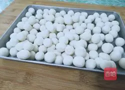 Illustration of how to make small glutinous rice balls 10